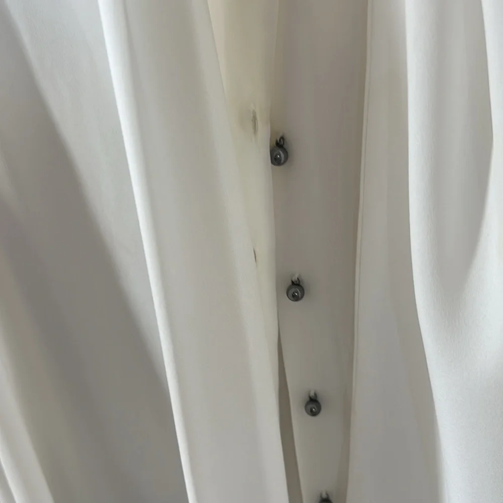 White - Picture 4 of 8